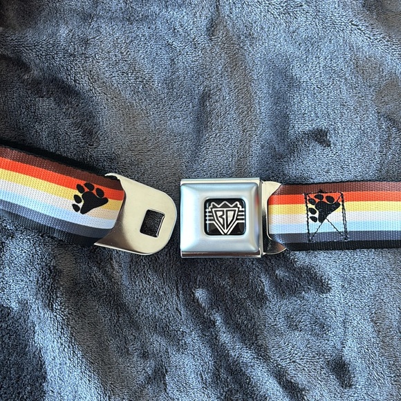 Bear Belt Buckle Pride - Picture 2 of 5